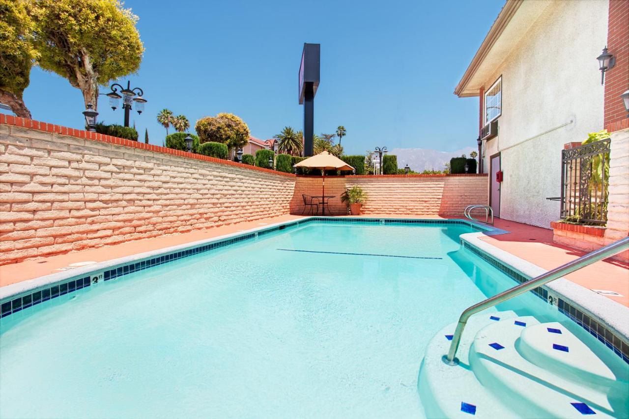 Hotel Ramada By Wyndham Pasadena Zewnętrze zdjęcie