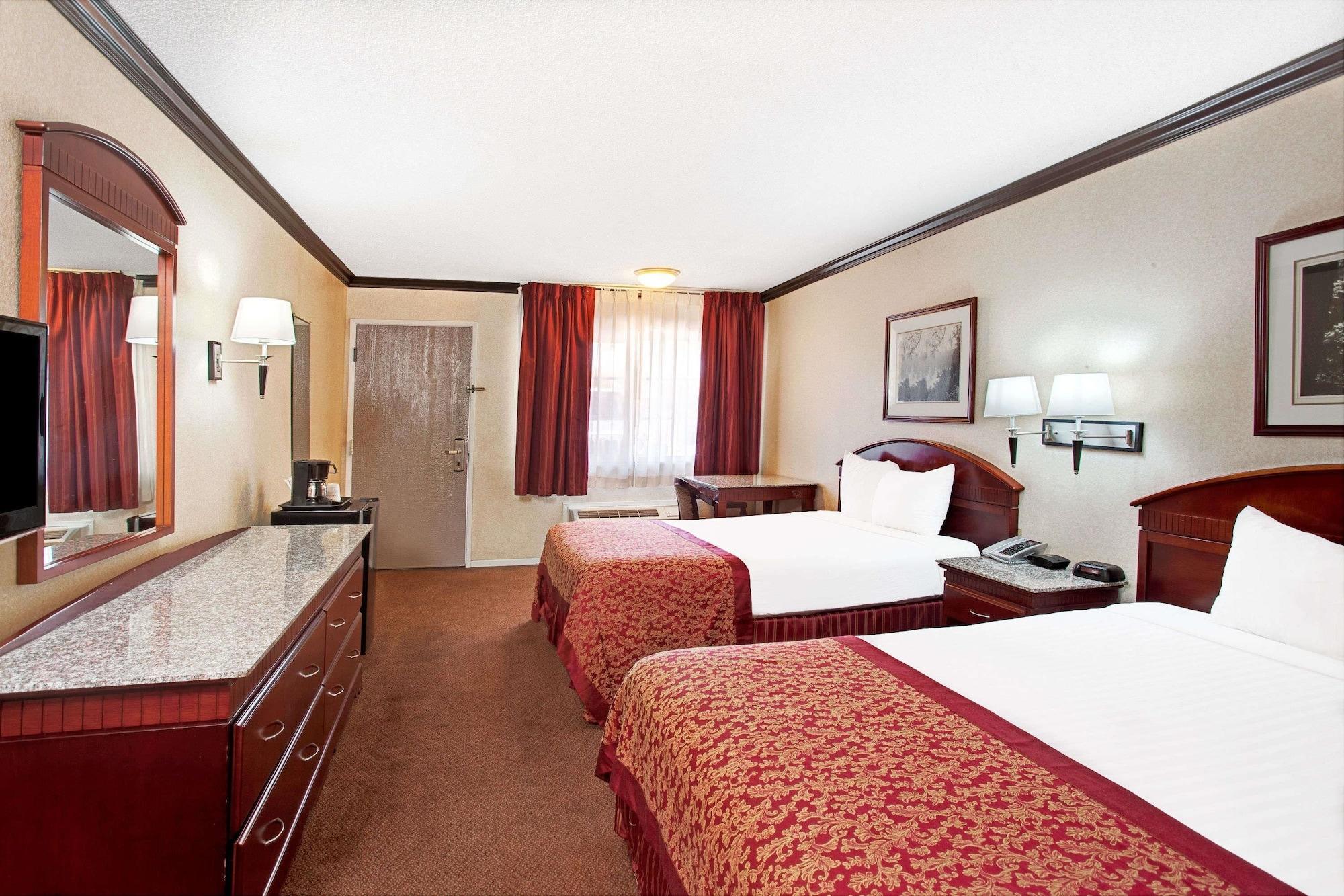 Hotel Ramada By Wyndham Pasadena Zewnętrze zdjęcie