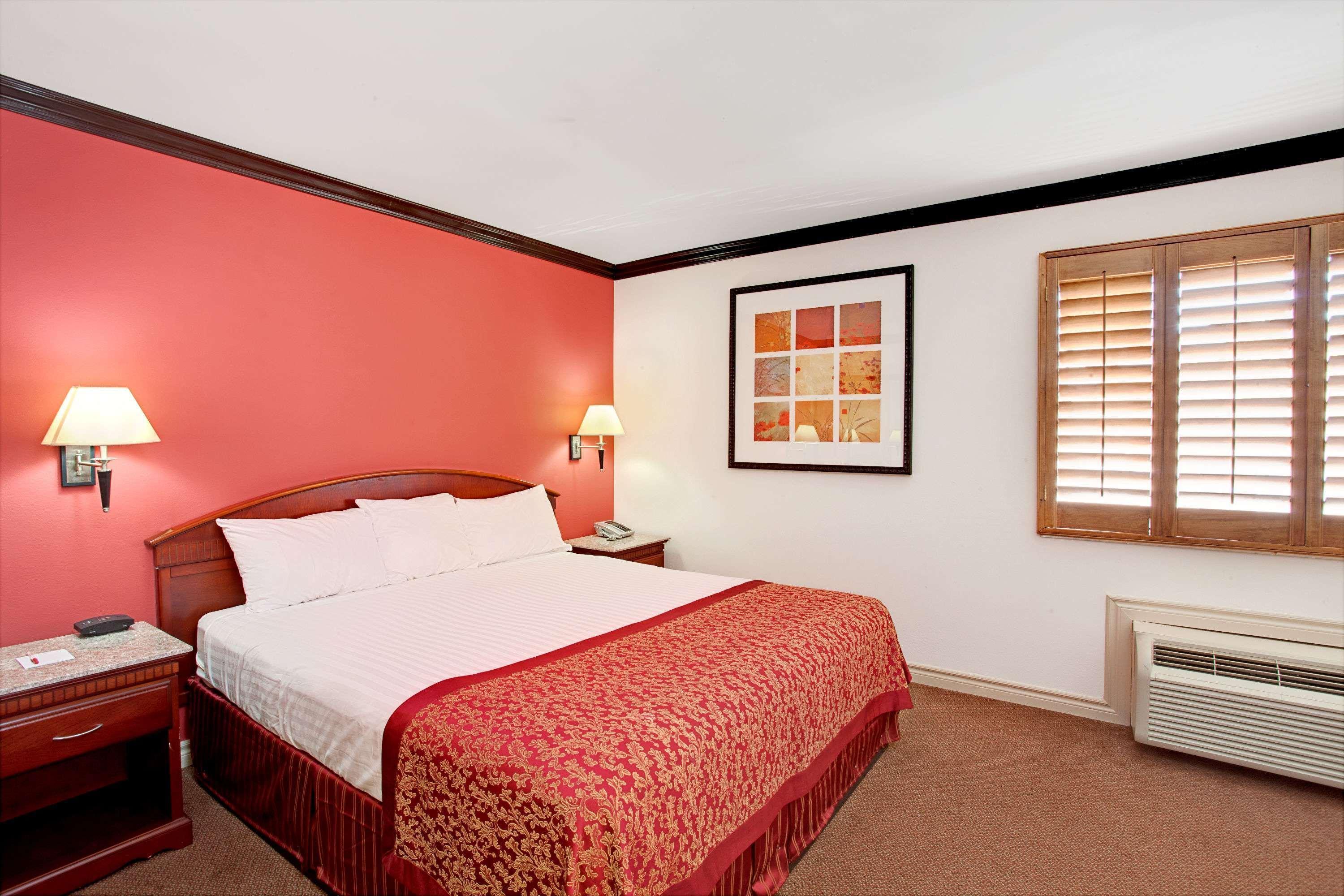 Hotel Ramada By Wyndham Pasadena Zewnętrze zdjęcie