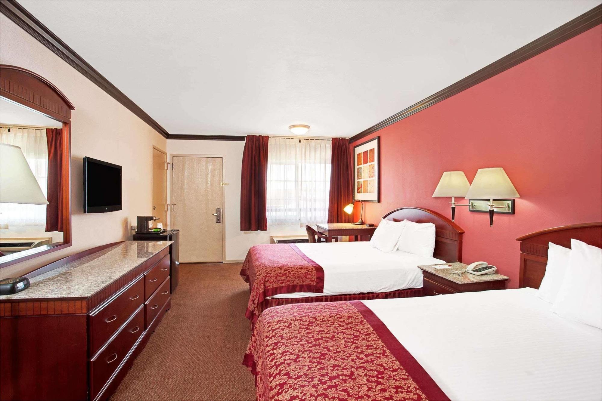 Hotel Ramada By Wyndham Pasadena Zewnętrze zdjęcie