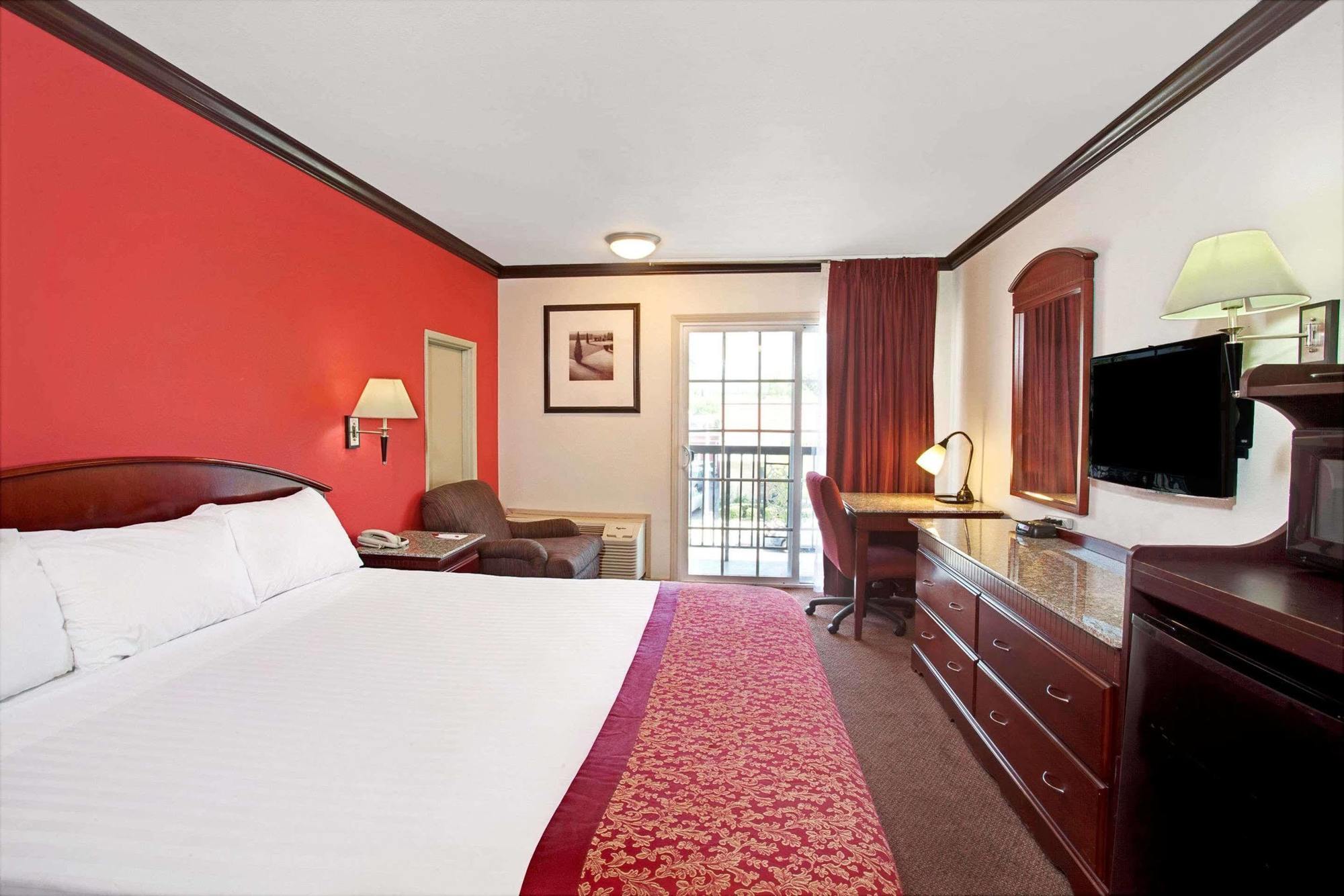 Hotel Ramada By Wyndham Pasadena Zewnętrze zdjęcie