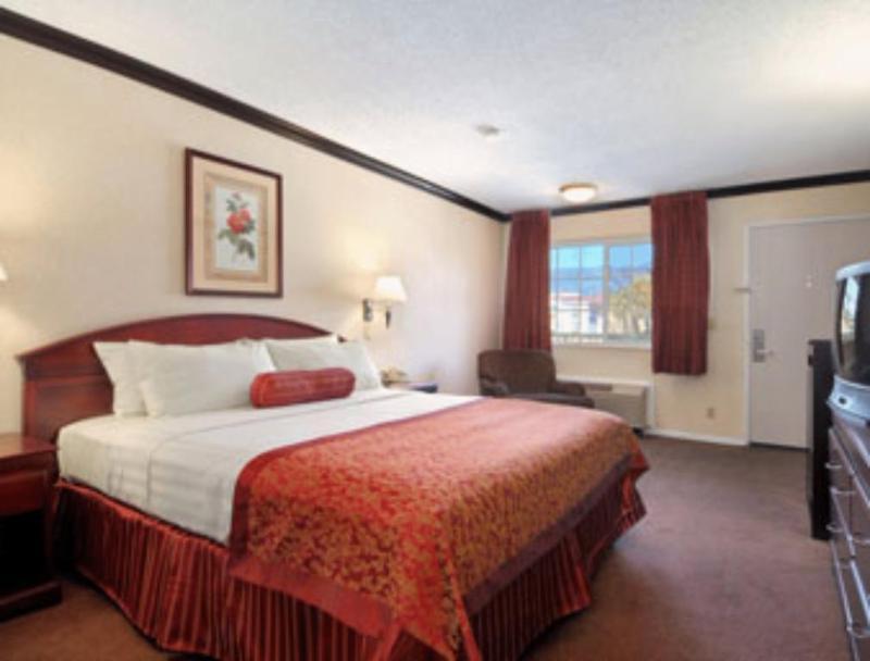 Hotel Ramada By Wyndham Pasadena Zewnętrze zdjęcie